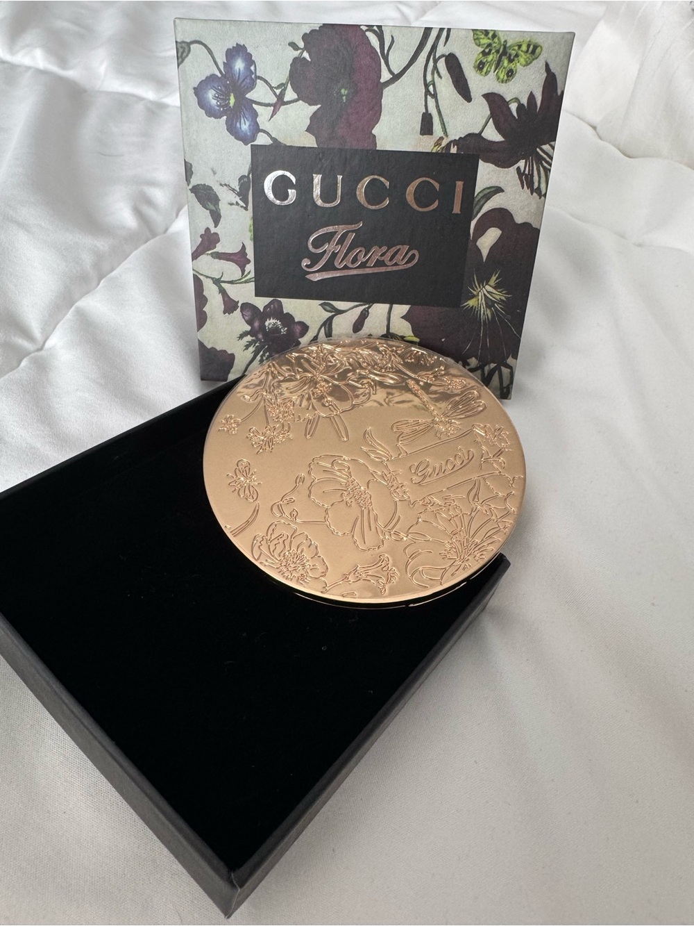 Gucci Flora Gold Compact Mirror with Flora Slipcover GWP - Picture 6 of 6